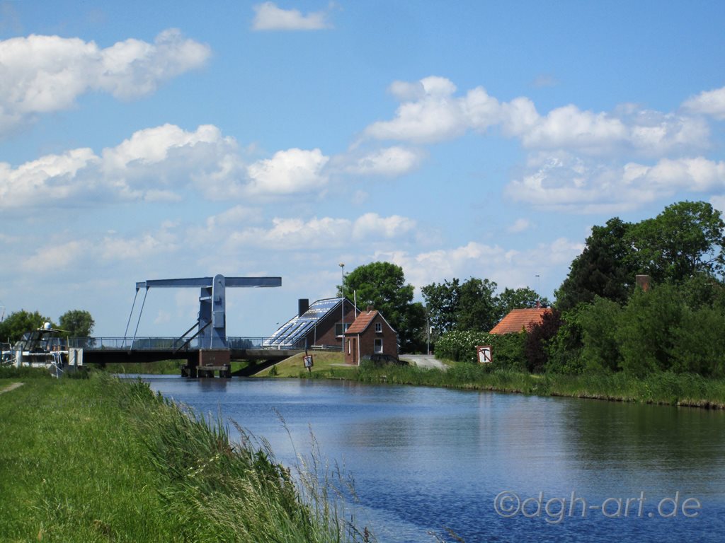 Hebebrücke am Kanal