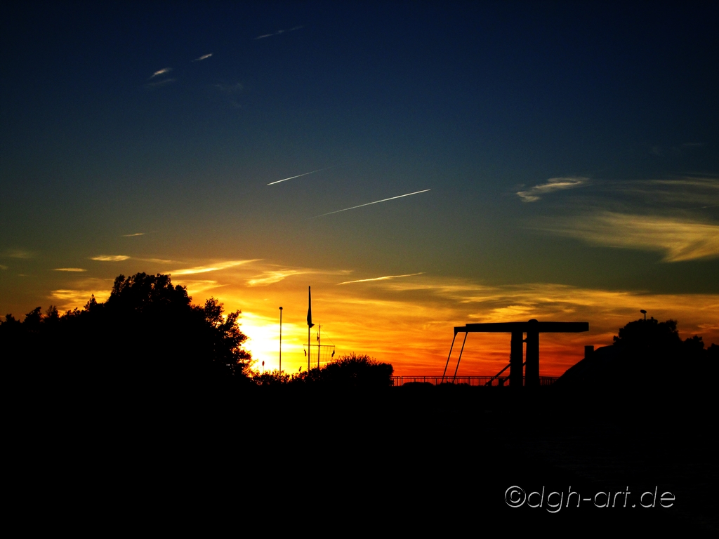 Hebebrücke im Abendlicht
